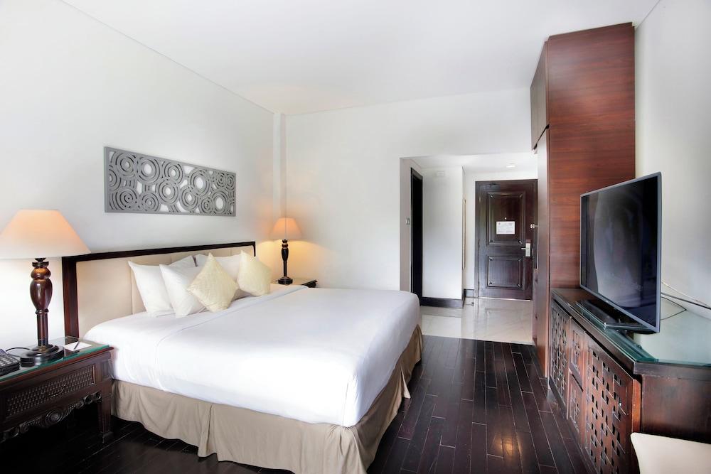 Lido Lake Resort By MNC Hotel