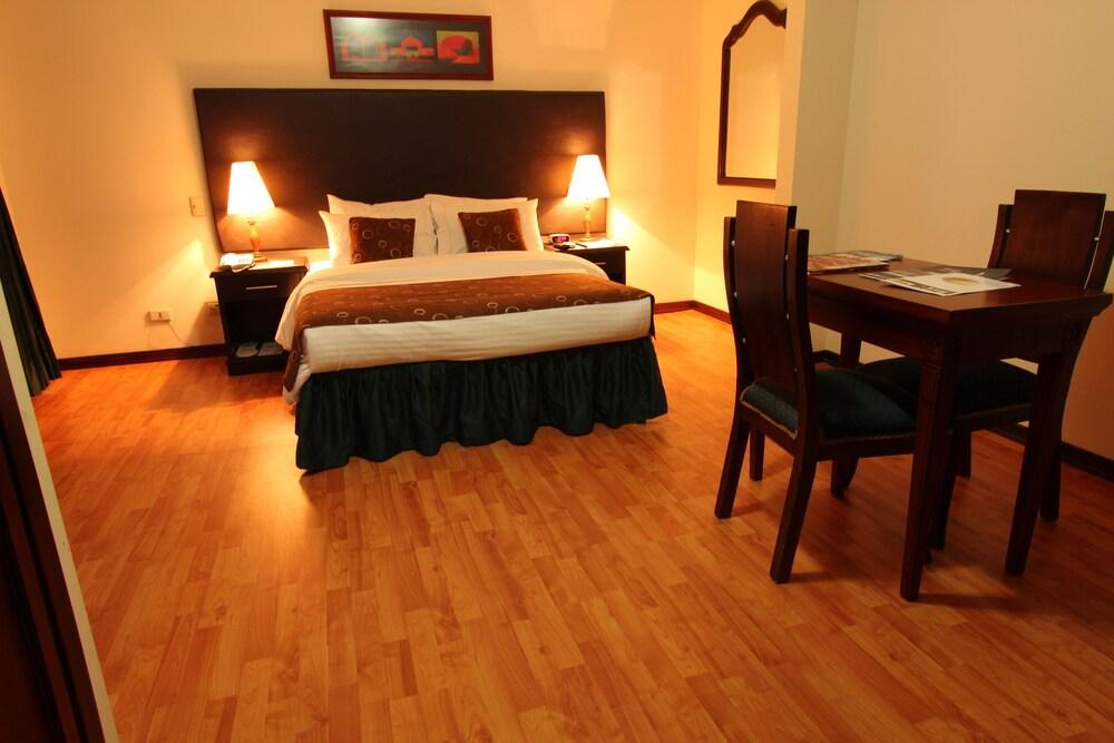 Hotel San Fernando Real