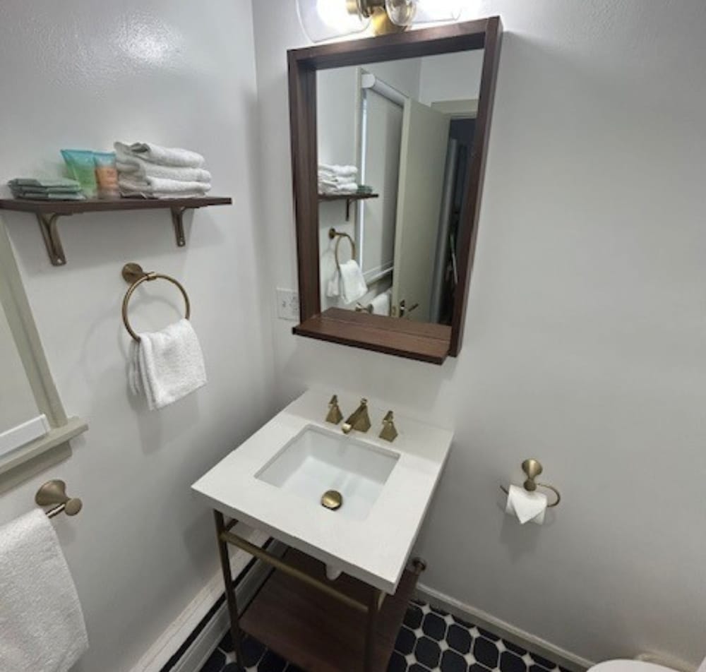 Colonial Inn & Creamery