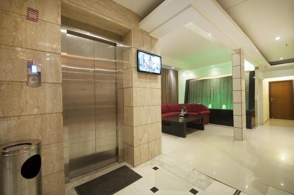 Airport Hotel De Aura