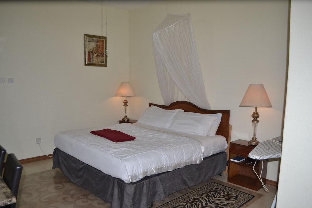 Executive Airport Hotel