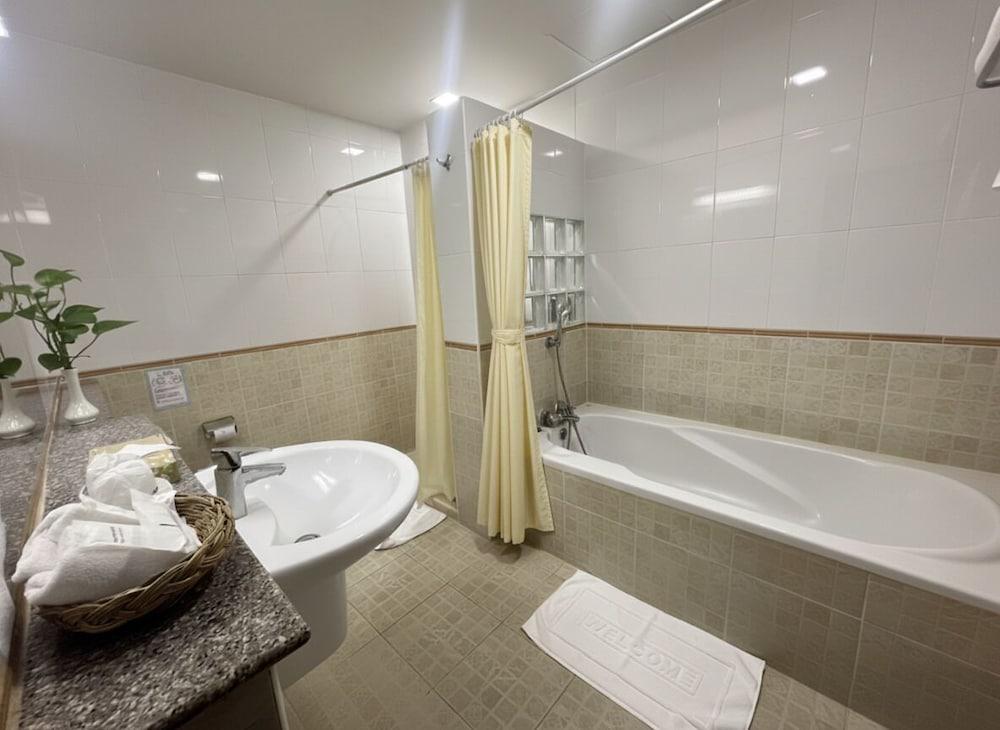 J - Town Serviced Apartments