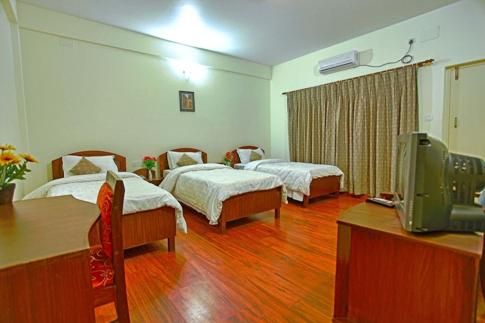 Hotel Crown Himalayas