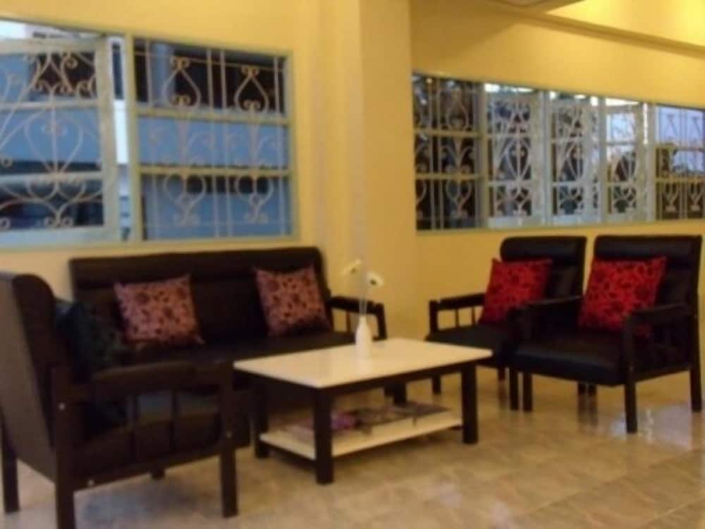 Albatross Guesthouse Thungwualaen Beach