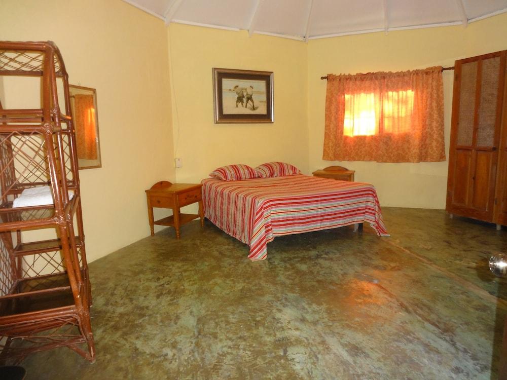 Gipsy Ranch Rooms - Hostel