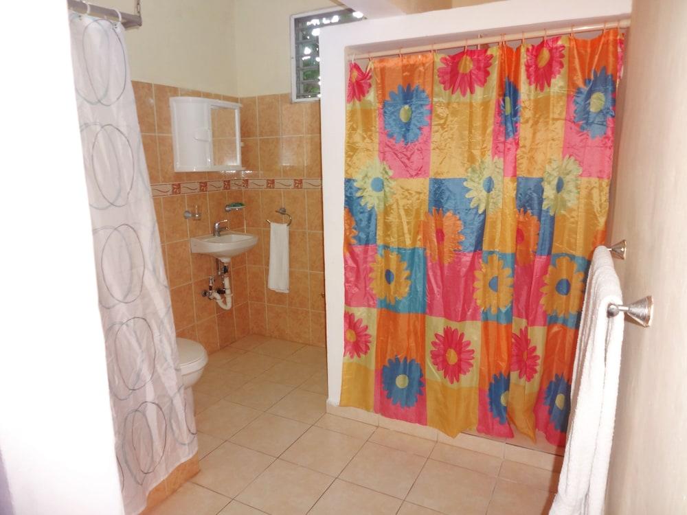 Gipsy Ranch Rooms - Hostel