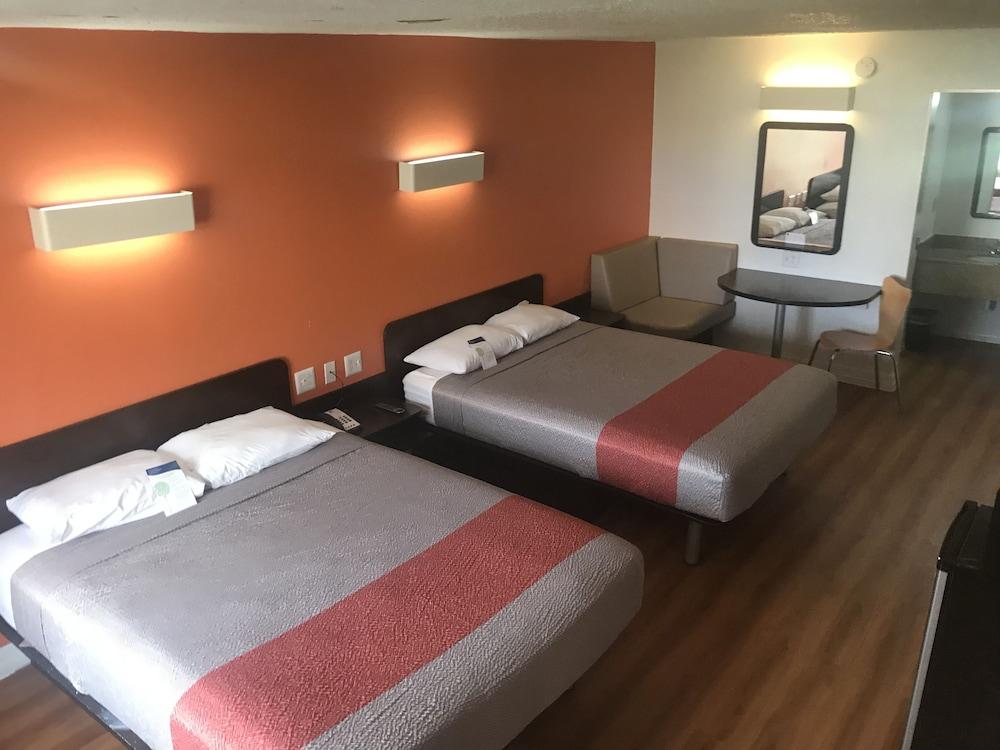 Motel 6 Houston, TX - East