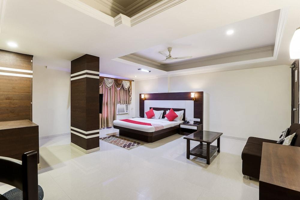 OYO 26315 Hotel Alpha