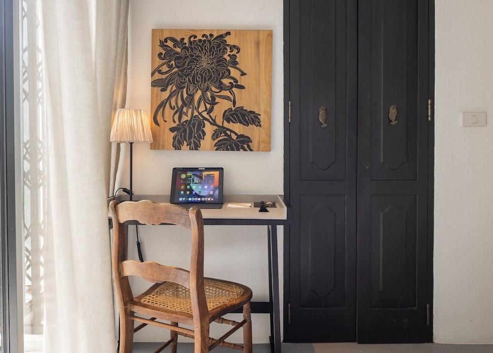 Hotel Ping Silhouette