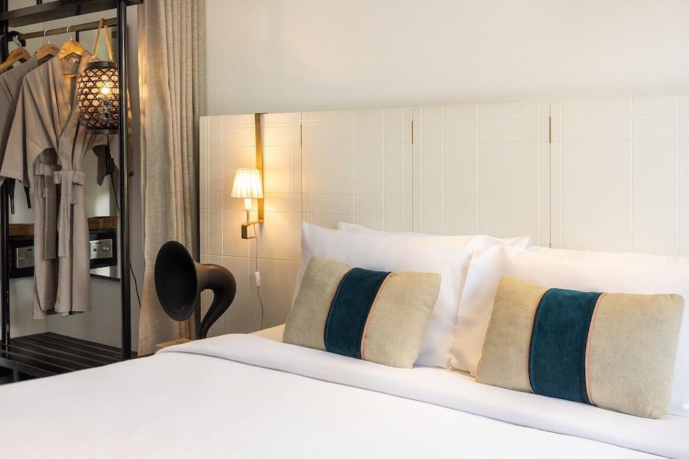 Hotel Ping Silhouette