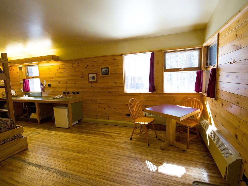 The Canadian Ecology Centre Cabins