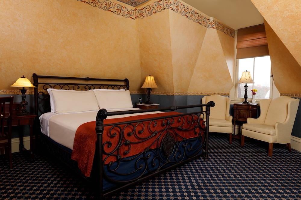 The Kalamazoo House Downtown Hotel & Suites