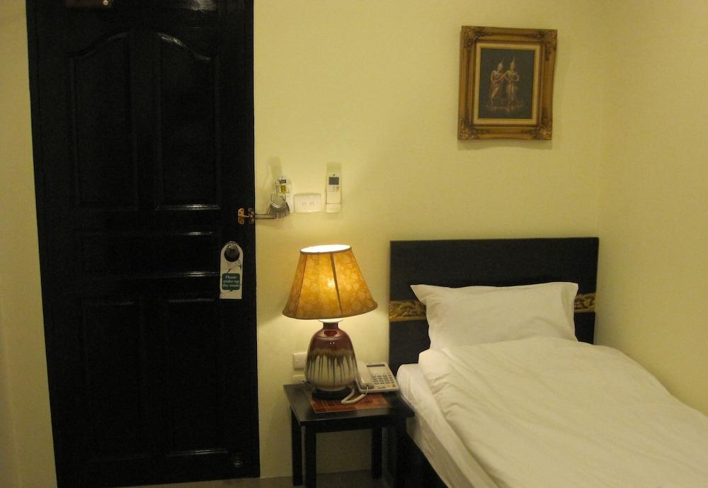 The Bang Khun Phrom Suites