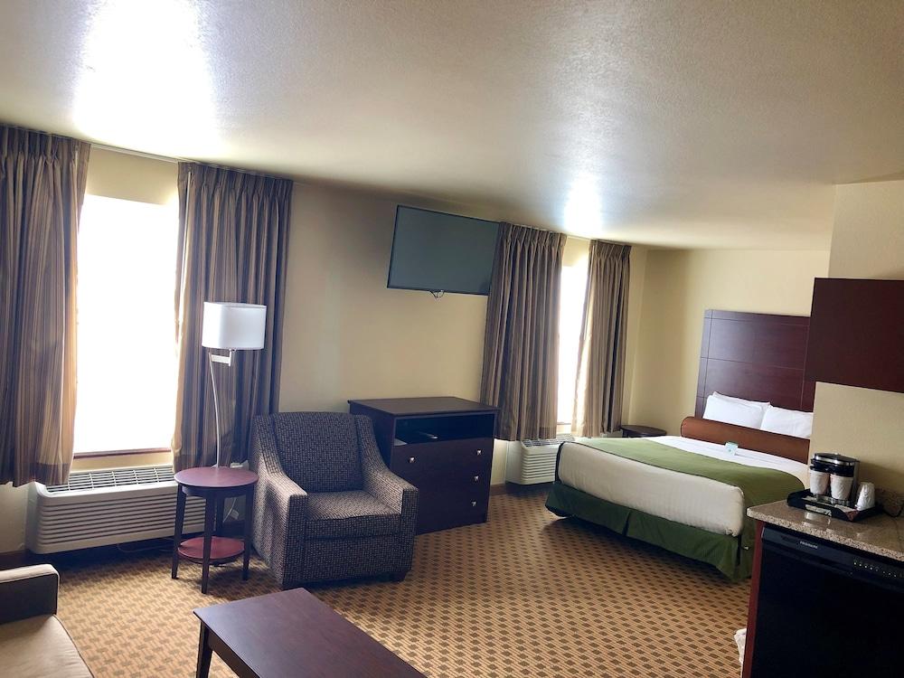Cobblestone Hotel & Suites – Pulaski/Green Bay