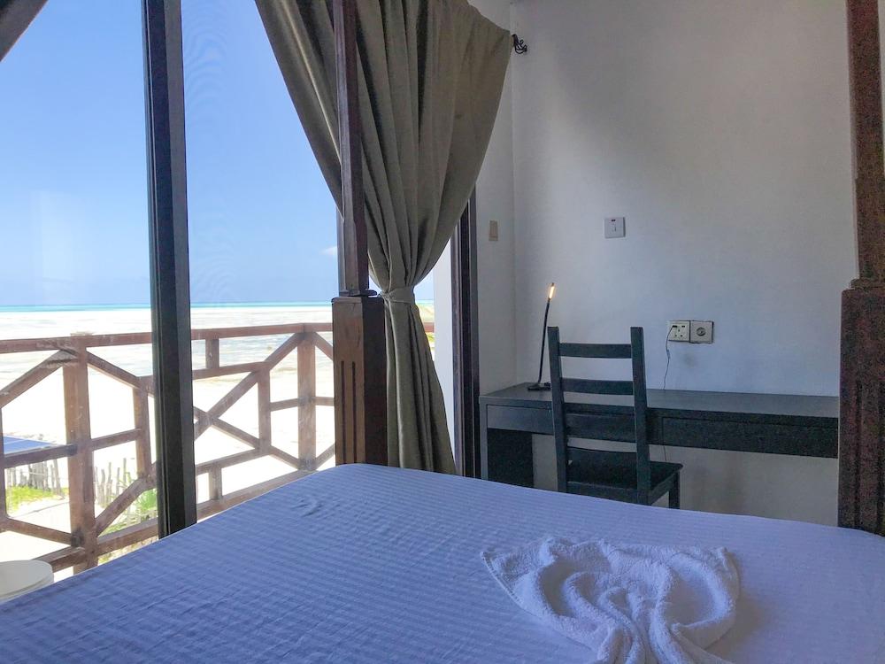 Jambiani White Sands Beach Bungalows