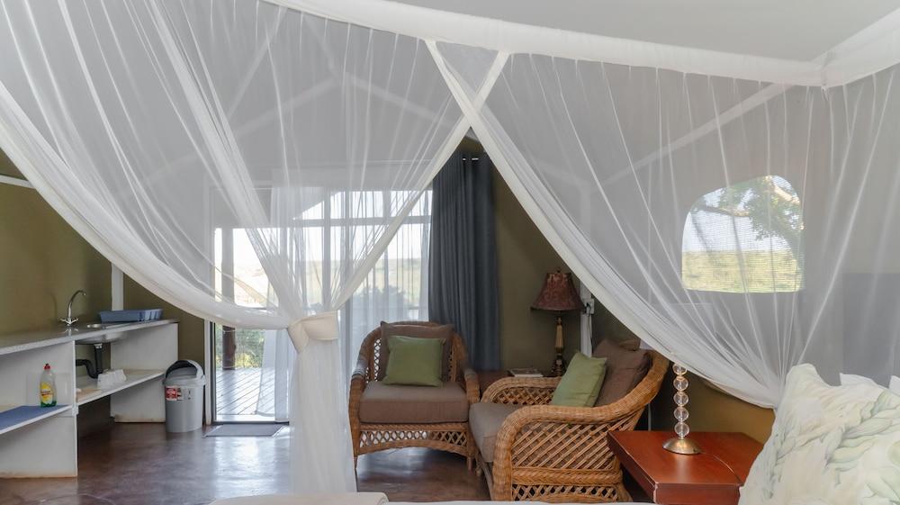 Crocodile Bridge Safari Lodge