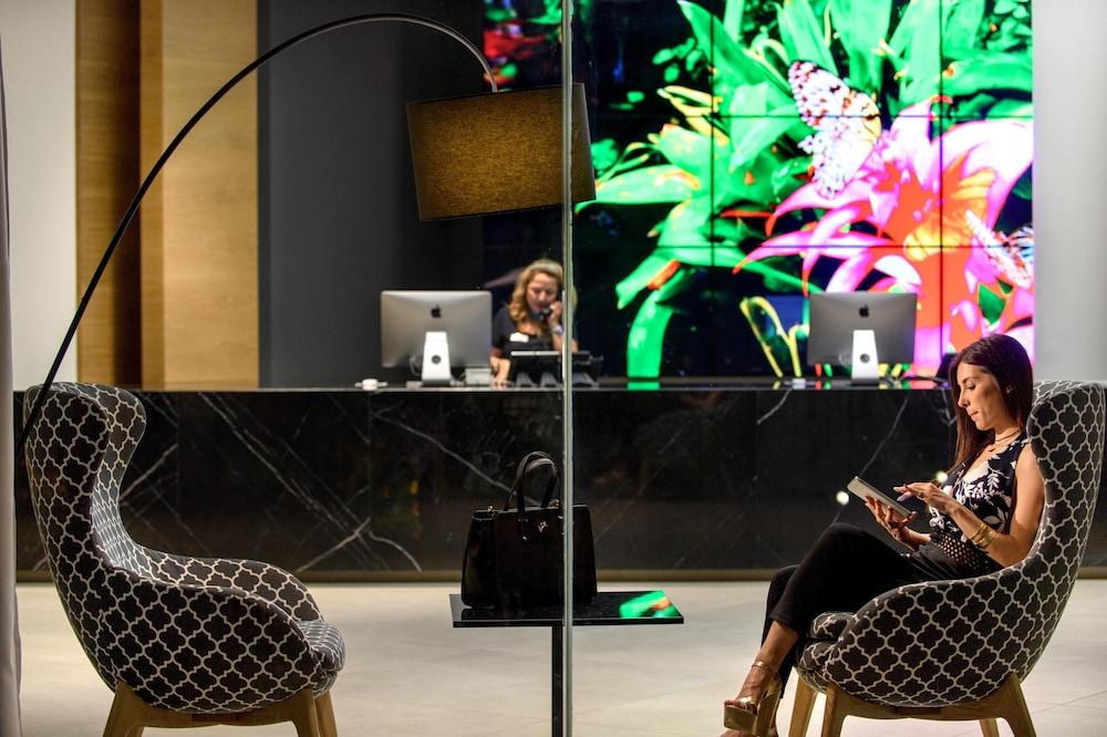 Akrathos Beach Hotel