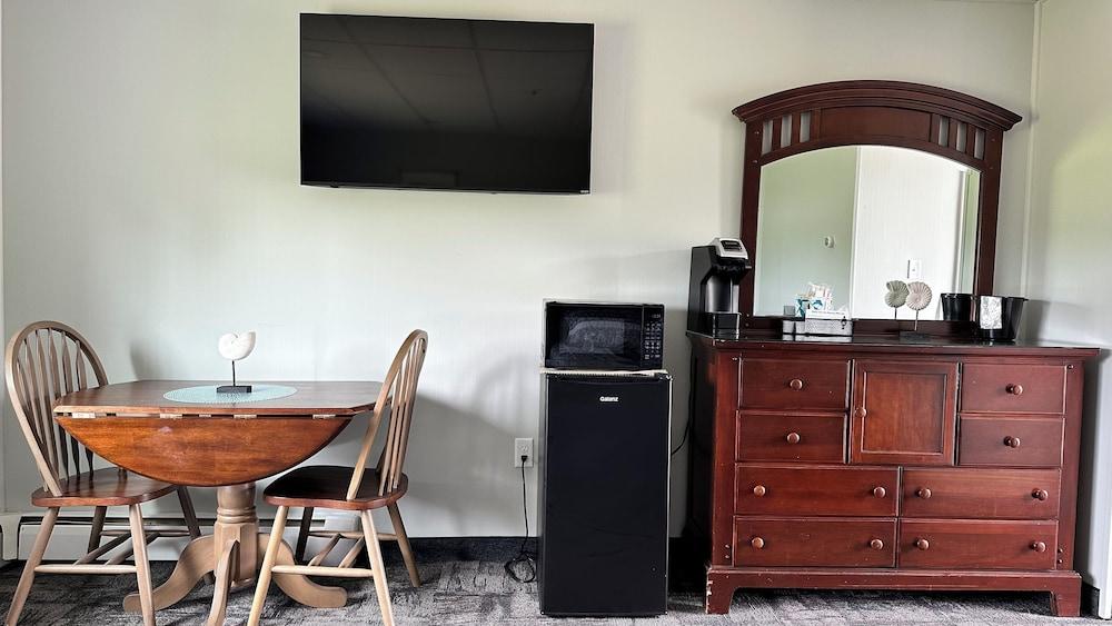 Colonial Valley Motel