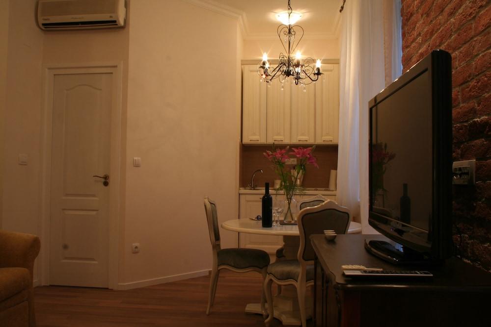 Banica Apartments & Rooms