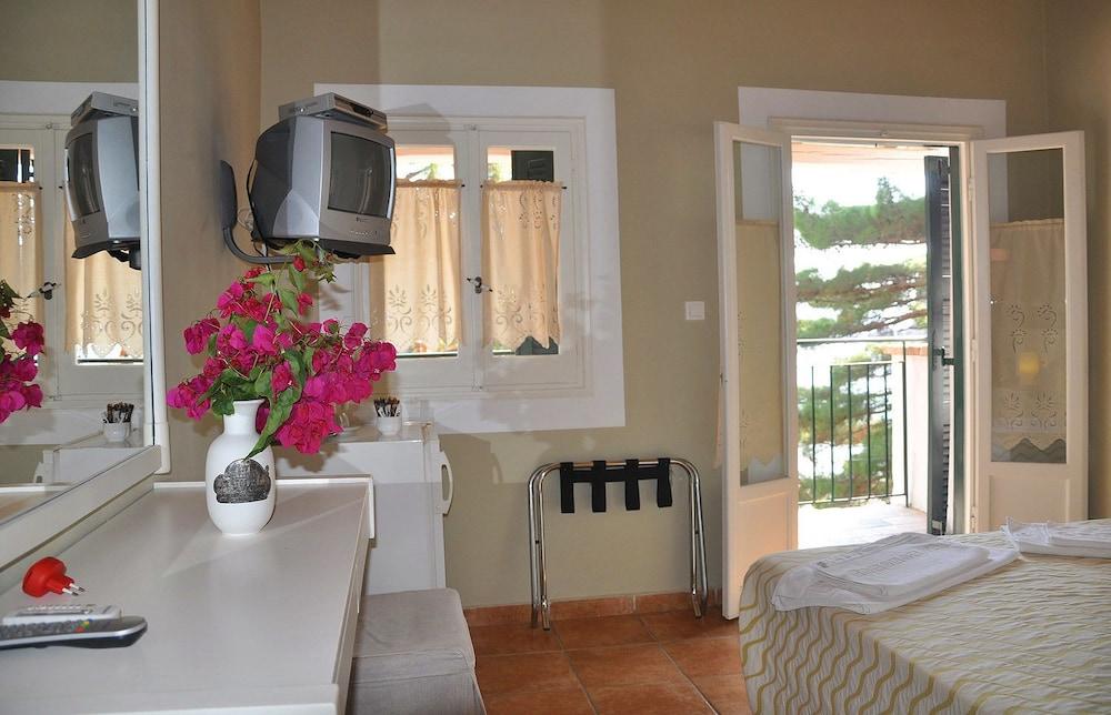 Zefiros Traditional Hotel