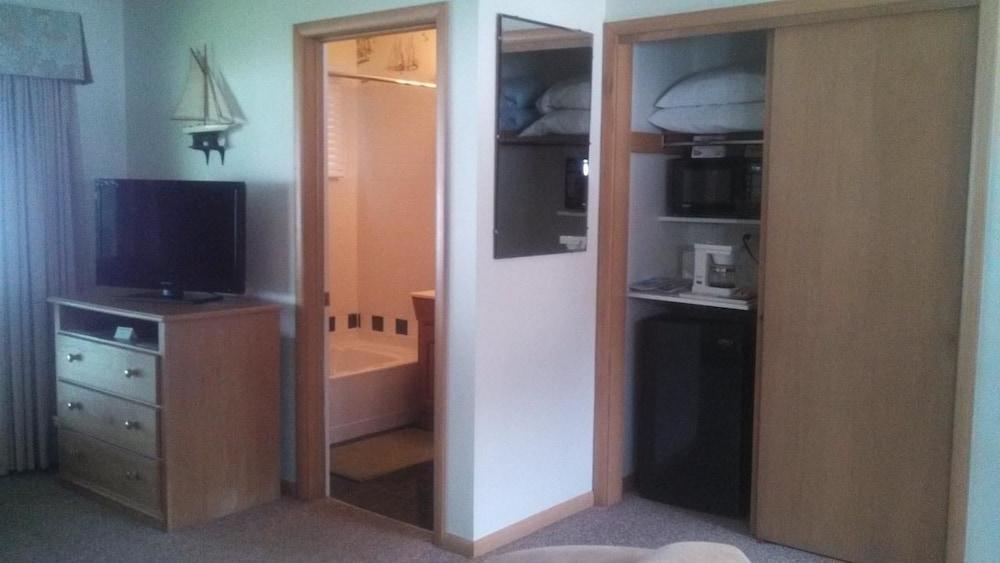 Square Rigger Harbor Motel