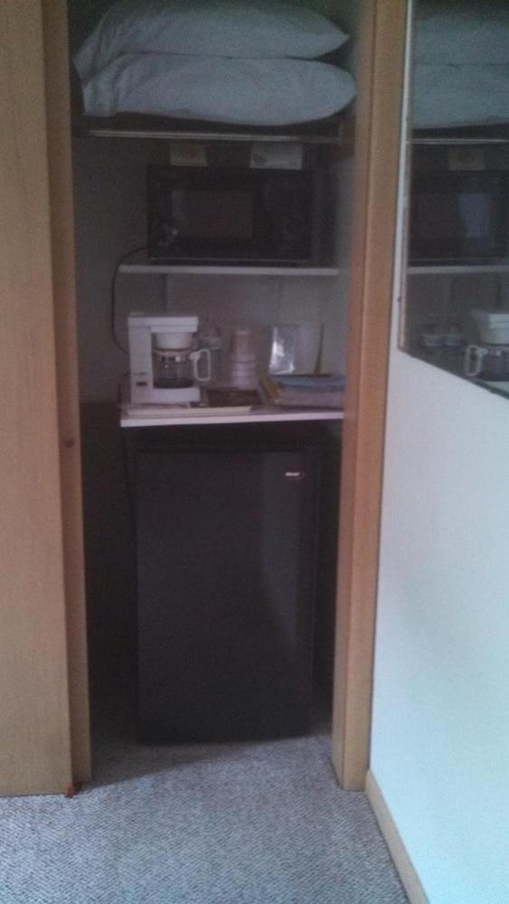 Square Rigger Harbor Motel