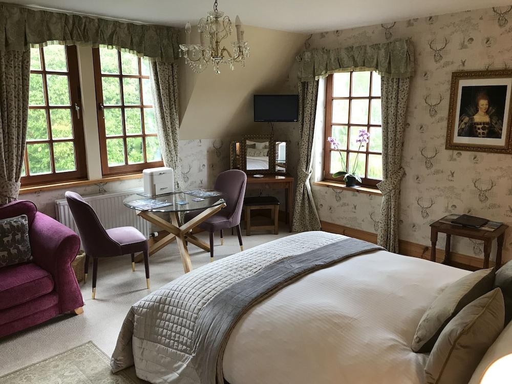 Highland Bear Lodge & Luxury Bear Huts