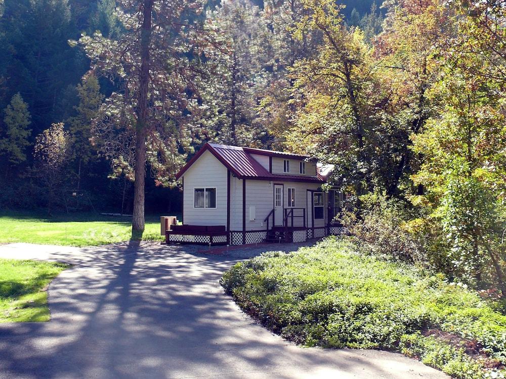 Morrison's Rogue River Lodge