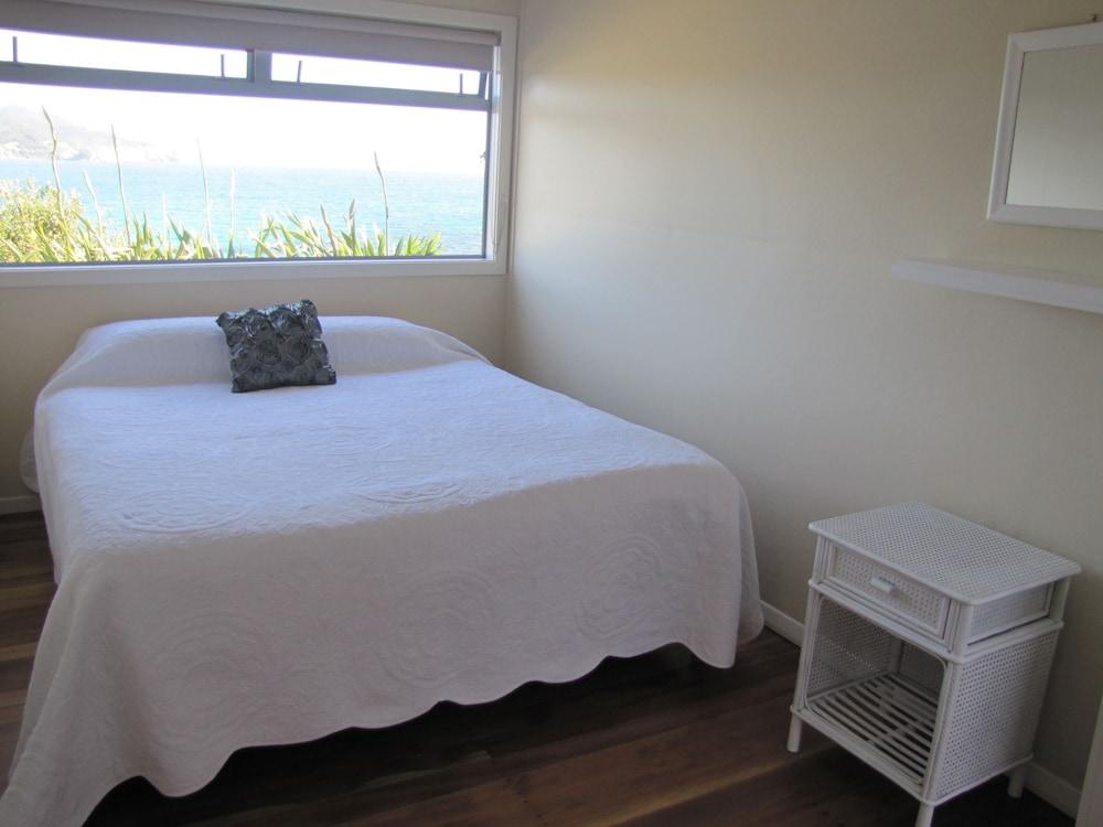 Tipi and Bob's Waterfront Lodge