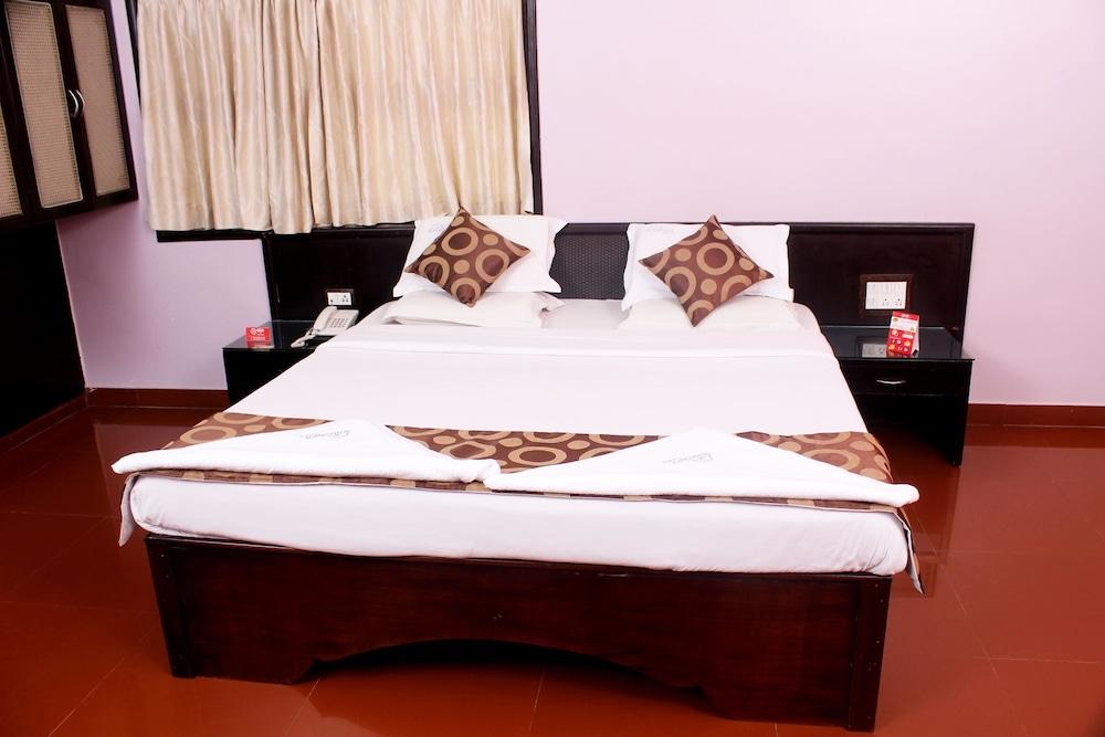 OYO 1916 Hotel Suhashini Palace