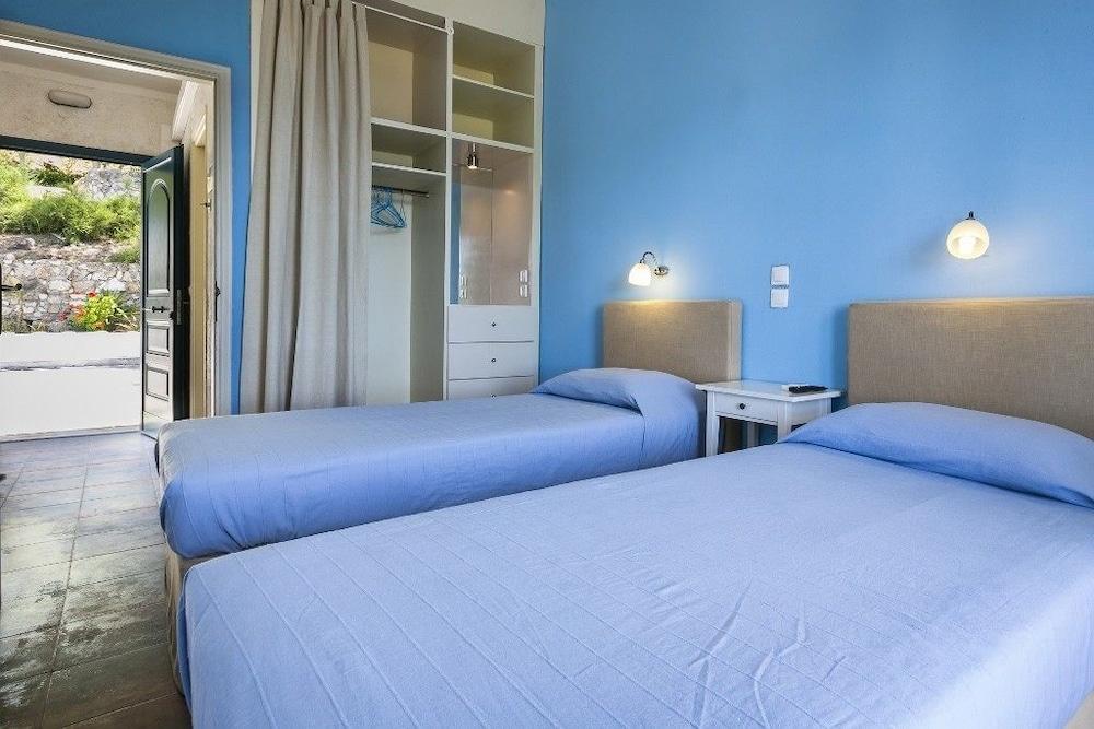 Metaxatos Apartments