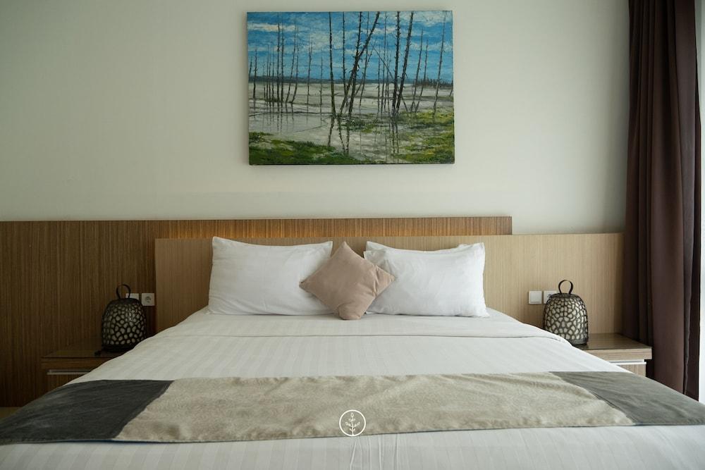 Hikari Hill View 7BR Villa with a Private Pool