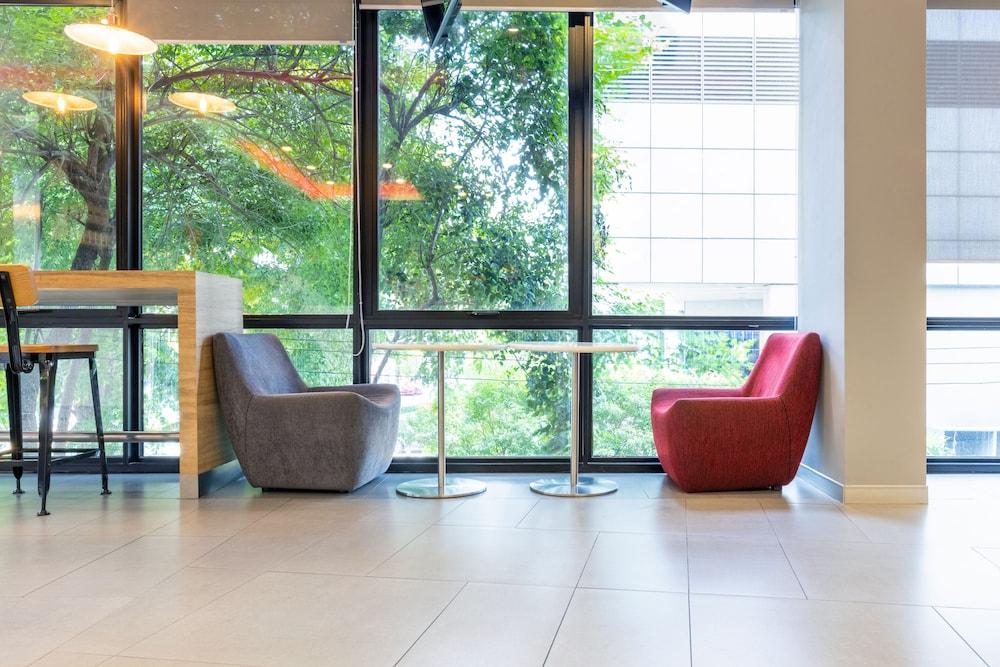 Easy Planet Bangkok Surawong