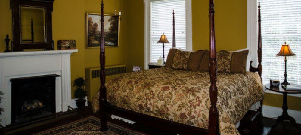 Bourbon Manor B&B