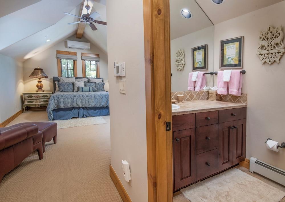 Snowberry by Elevation Accommodations