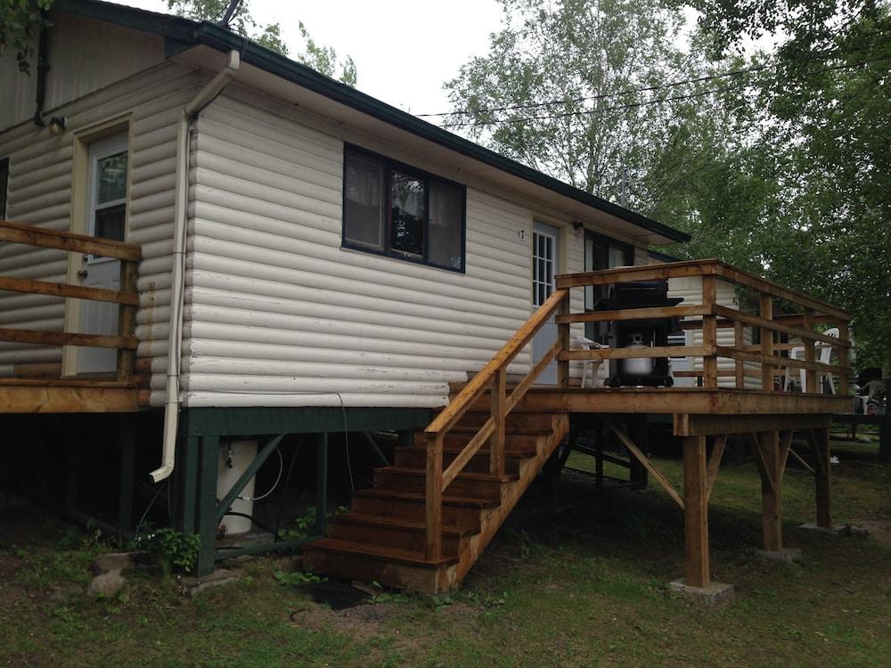 Dogtooth Lake Resort