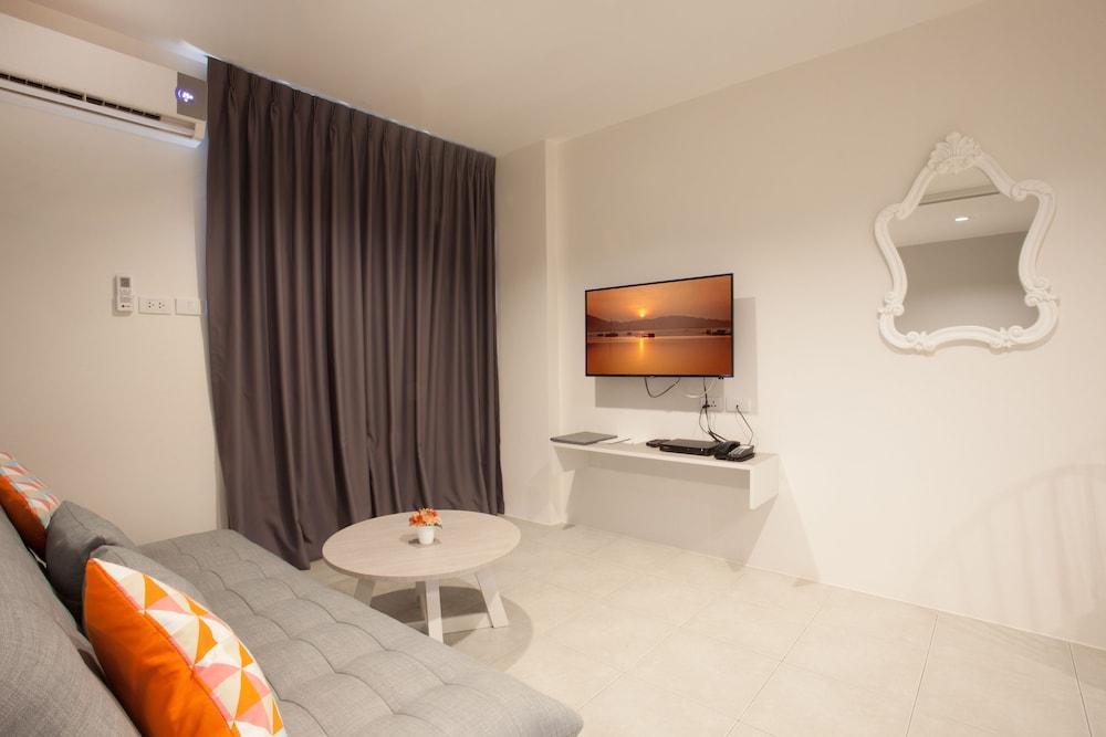 Recenta Suite Phuket Suanluang