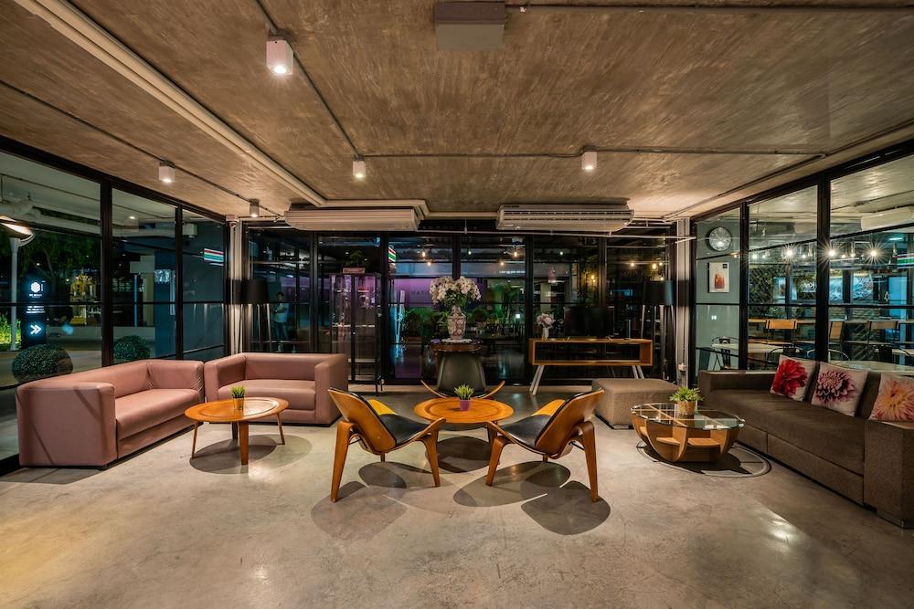 De Botan Srinakarin Hotel & Residence