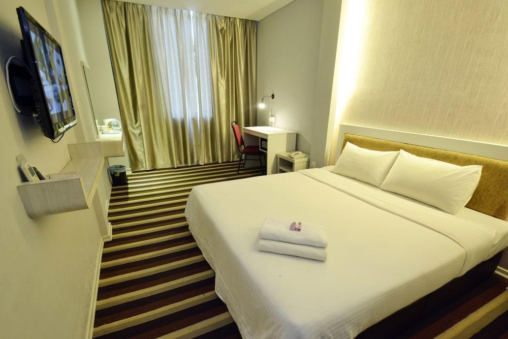 First Residence Hotel