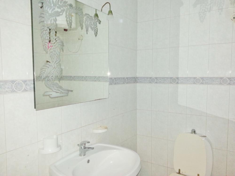 Paradise Resort, Lake Bosomtwe