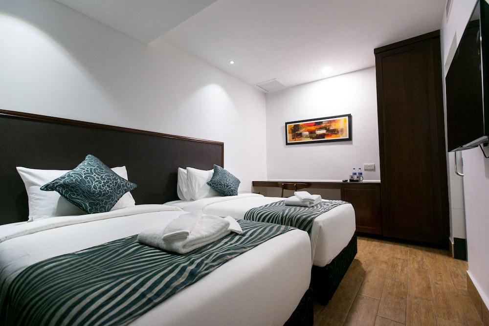 Belllo Hotel JB Central