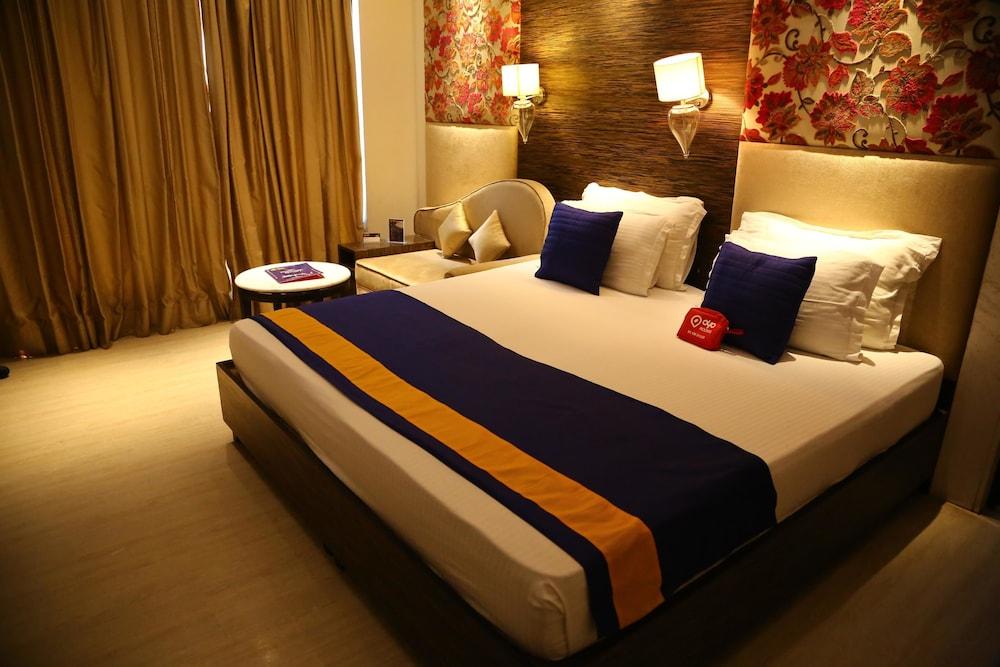 OYO 857 The First Hotel