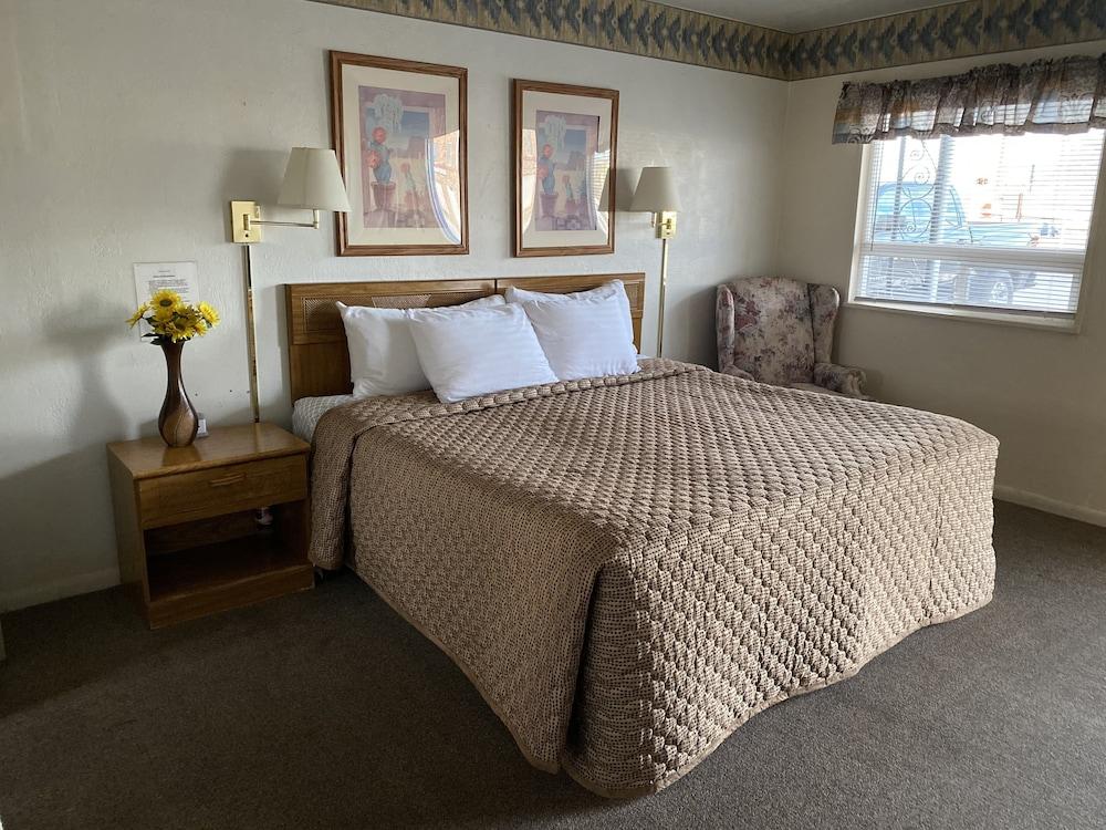 Rainbow Inn & Cottages