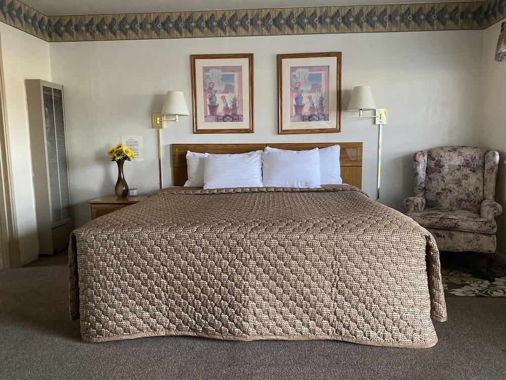 Rainbow Inn & Cottages