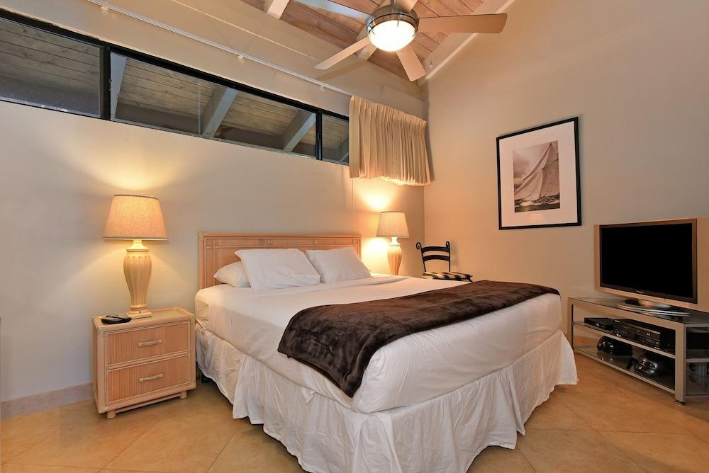Papakea #c403 3 Bedroom Condo by RedAwning