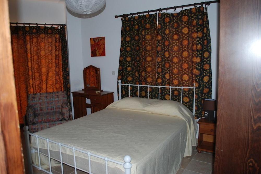 Avra Family Maisonettes