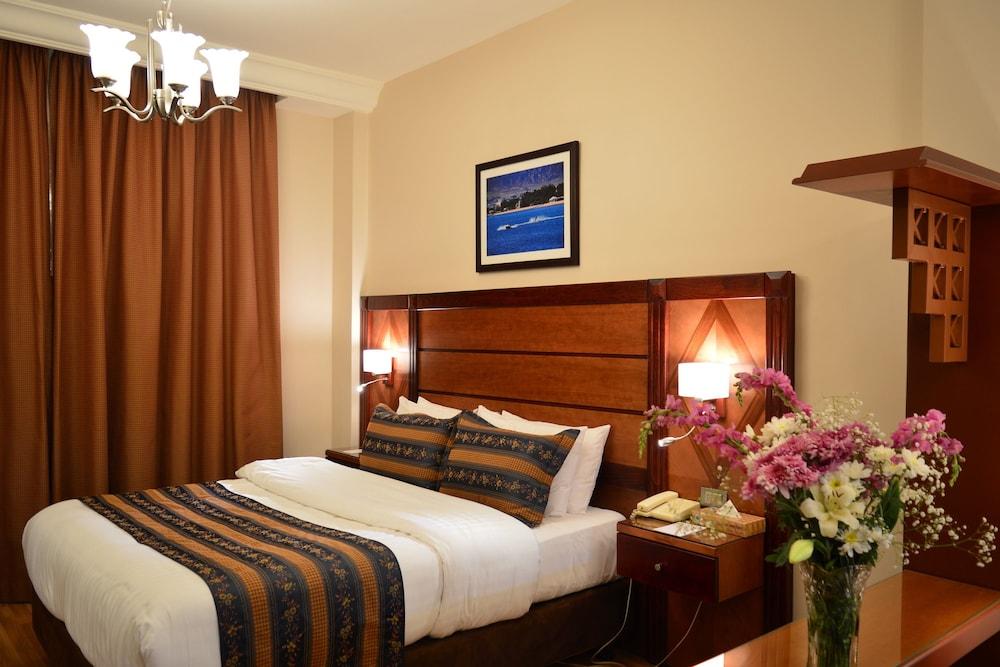 Comfort Hotel Suites