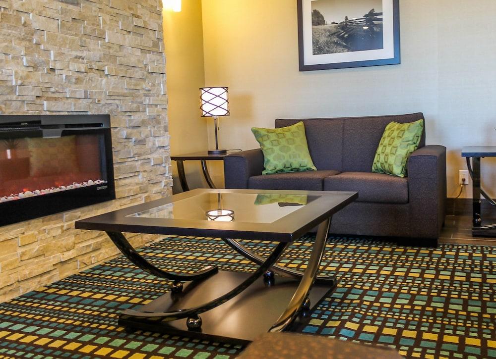 Best Western Plus Moosomin Hotel
