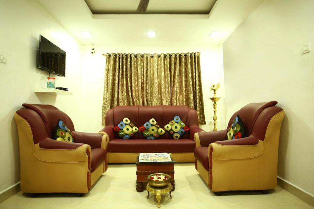 OYO 1223 Maruthi Residency