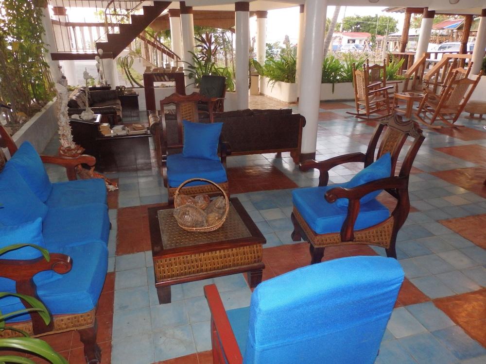 Marina del Mar Hotel